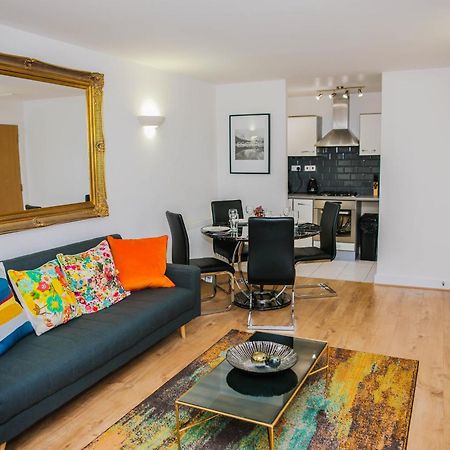 Riverside 2 Bed Apartment London Exterior photo